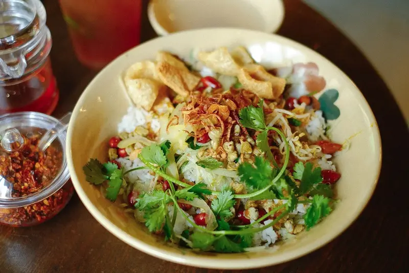 Top 10 quán cơm hến ngon đúng vị Huế giữa lòng Sài Gòn 11