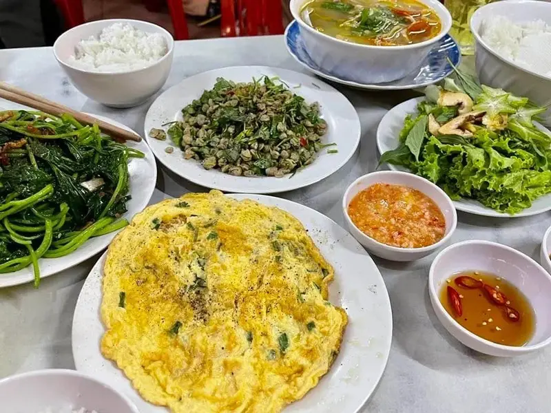 Top 10 quán cơm hến ngon đúng vị Huế giữa lòng Sài Gòn 8