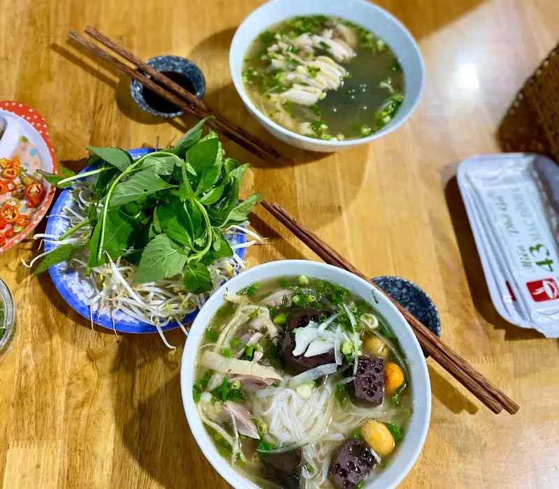 Top 10 qu&aacute;n phở g&agrave; ngon nhất S&agrave;i Th&agrave;nh 7