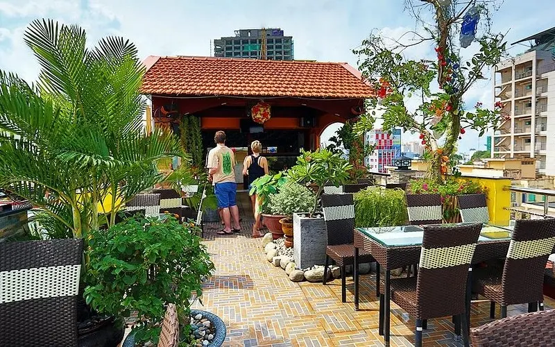 Top 15+ qu&aacute;n cafe s&acirc;n vườn đẹp, tho&aacute;ng m&aacute;t ở TP.HCM 5