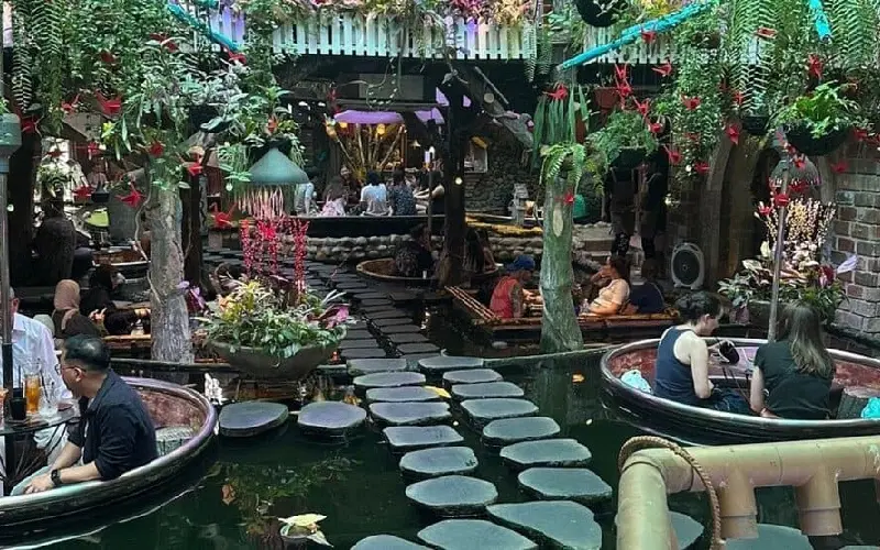 Top 15+ qu&aacute;n cafe s&acirc;n vườn đẹp, tho&aacute;ng m&aacute;t ở TP.HCM 7
