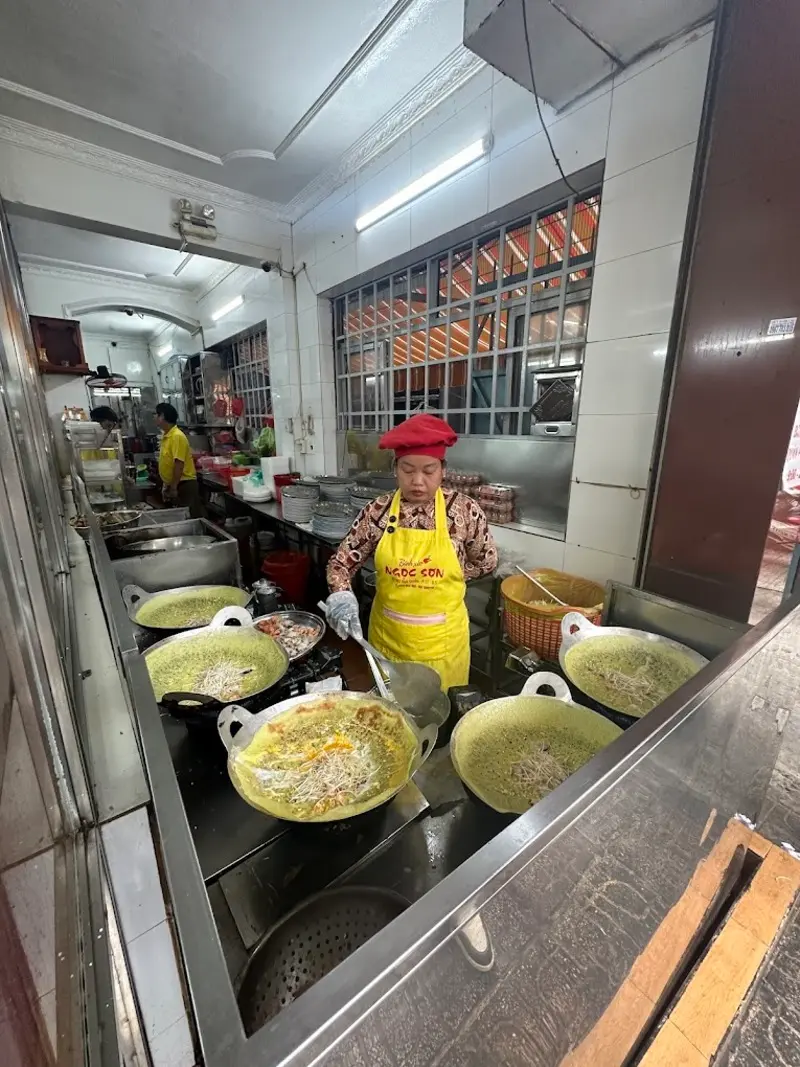 Top 3 địa chỉ thưởng thức b&aacute;nh x&egrave;o ngon &ldquo;ch&acirc;n &aacute;i&rdquo; tại quận 5 2