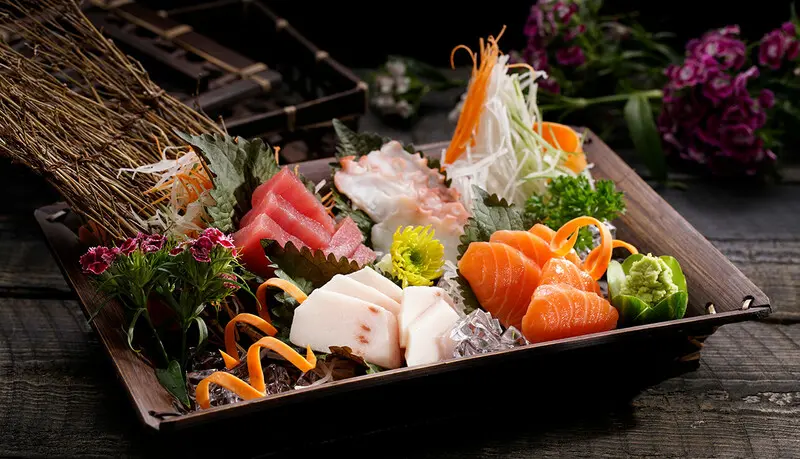Top 6 qu&aacute;n sushi băng chuyền ngon bổ rẻ tại TP.HCM 9