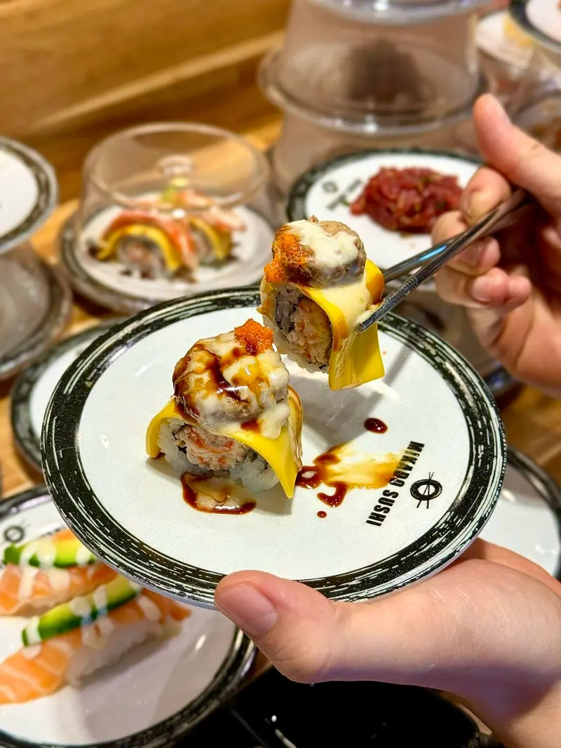 Top 6 qu&aacute;n sushi băng chuyền ngon bổ rẻ tại TP.HCM 2