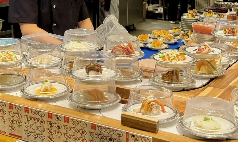 Top 6 qu&aacute;n sushi băng chuyền ngon bổ rẻ tại TP.HCM 3