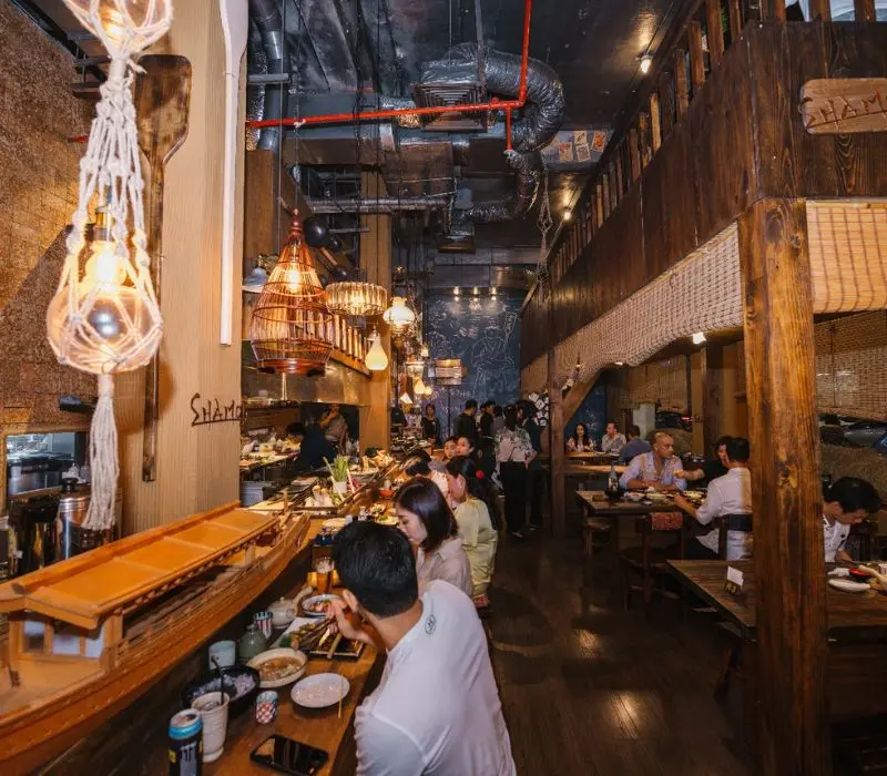 Top 9 qu&aacute;n Izakaya phong c&aacute;ch Nhật đặc sắc nhất S&agrave;i G&ograve;n 10