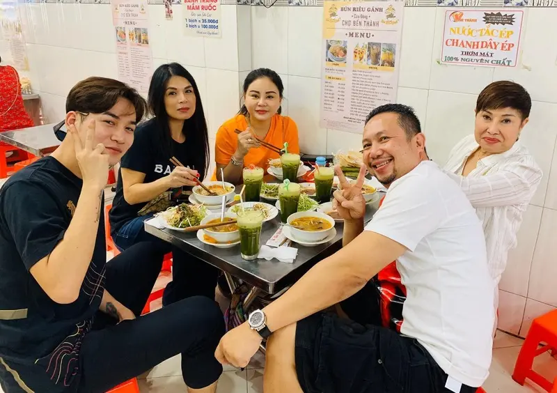 Vấn vương hương vị b&uacute;n ri&ecirc;u G&aacute;nh chợ Bến Th&agrave;nh 40 năm tuổi 6