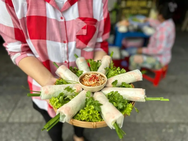 Vấn vương hương vị b&uacute;n ri&ecirc;u G&aacute;nh chợ Bến Th&agrave;nh 40 năm tuổi 8