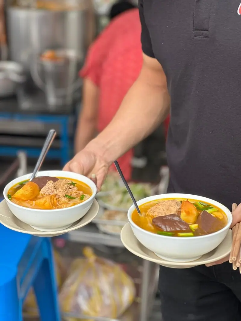 Vấn vương hương vị b&uacute;n ri&ecirc;u G&aacute;nh chợ Bến Th&agrave;nh 40 năm tuổi 7