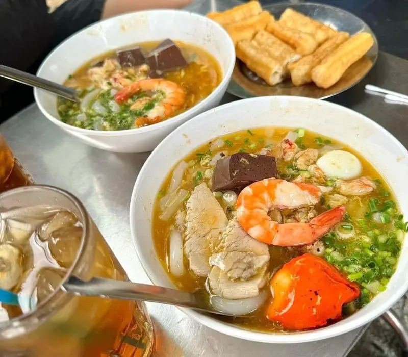 &ldquo;X&igrave; xụp&rdquo; thưởng thức 7 qu&aacute;n b&aacute;nh canh cua S&agrave;i G&ograve;n ngon qu&ecirc;n lối về 8
