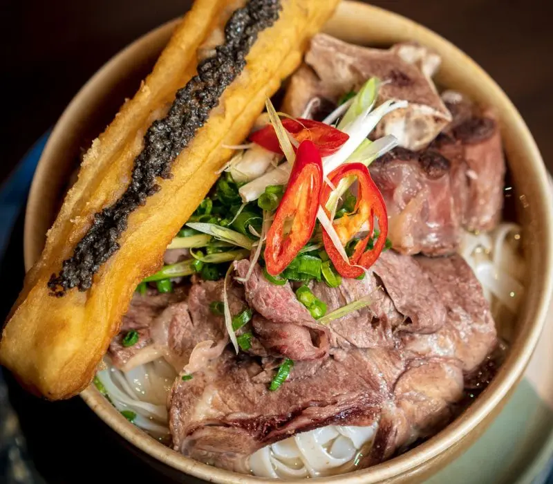 Đến Oriental Pearl thưởng thức phở Landmark đắt nhất Việt Nam