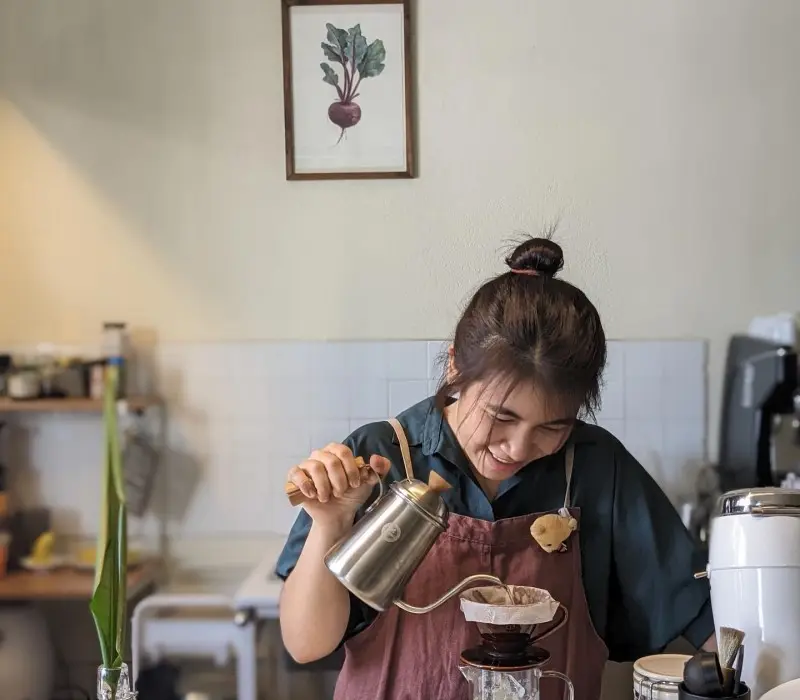 Monday Morning Saigon, góc yên bình đón nắng bên Đại lộ Đông Tây