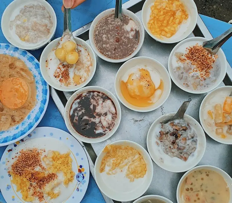 Review chè mâm Khánh Vy 16 món hơn 50 năm tuổi ở Quận 10