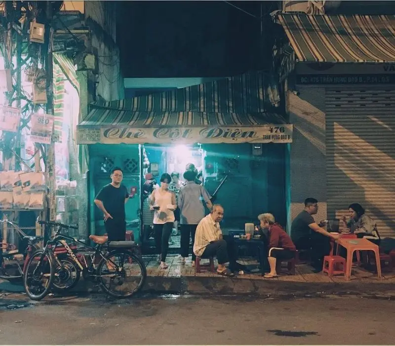 Thưởng thức chè cột điện, quán chè “âm phủ” 80 năm vẫn tấp nập khách