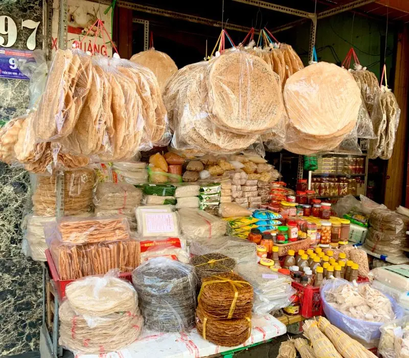Chợ bà Hoa: Thiên đường đặc sản miền Trung giữa Sài Gòn