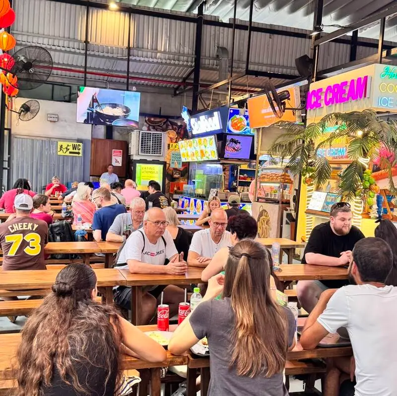 Bến Th&agrave;nh Street Food Market: Trải nghiệm ẩm thực đường phố S&agrave;i G&ograve;n 2
