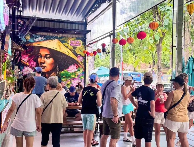 Bến Th&agrave;nh Street Food Market: Trải nghiệm ẩm thực đường phố S&agrave;i G&ograve;n 7