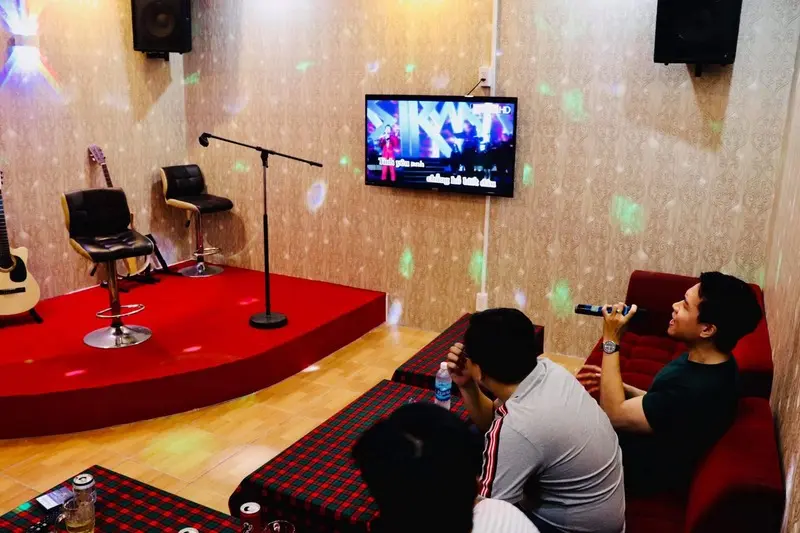 Ca h&aacute;t thả ga tại 6 qu&aacute;n karaoke quận 4 chất lượng nhất 3
