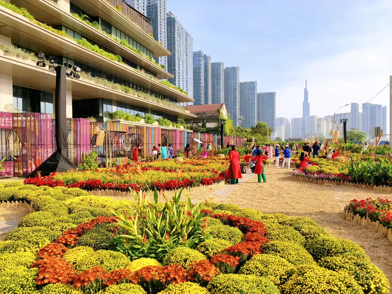 Check-in vườn hoa xu&acirc;n ga Ba Son rực rỡ đầu năm tại TP.HCM 2
