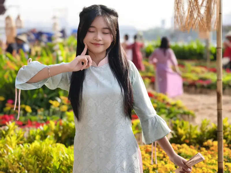 Check-in vườn hoa xu&acirc;n ga Ba Son rực rỡ đầu năm tại TP.HCM 4