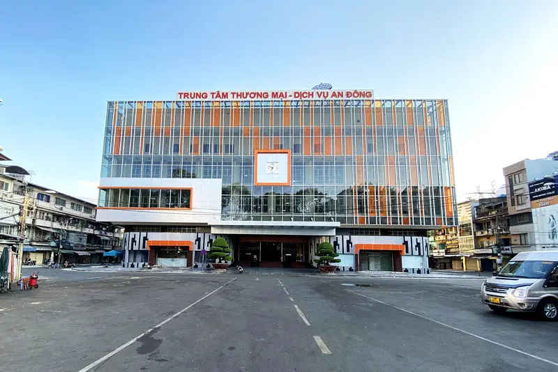 Chợ An Đ&ocirc;ng: Đầu mối thời trang bỏ sỉ sầm uất nhất S&agrave;i th&agrave;nh 3