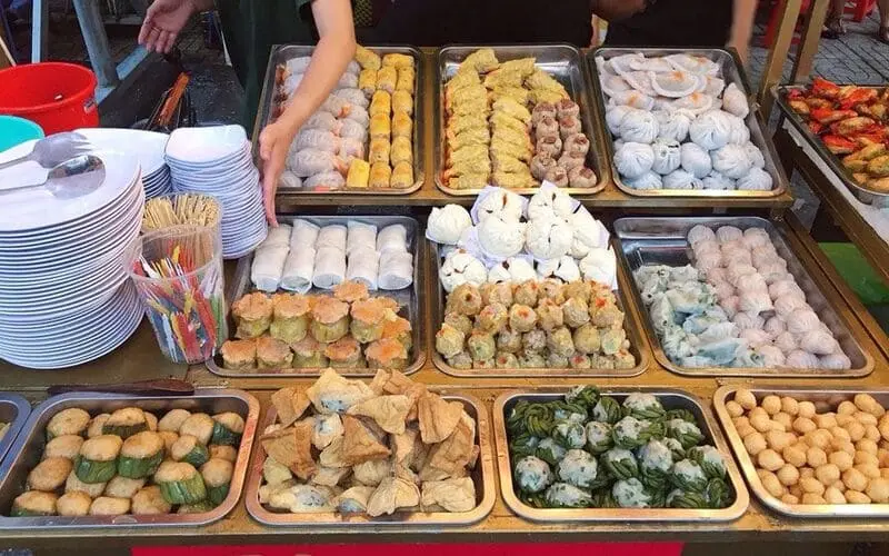 Chợ An Đ&ocirc;ng: Đầu mối thời trang bỏ sỉ sầm uất nhất S&agrave;i th&agrave;nh 9
