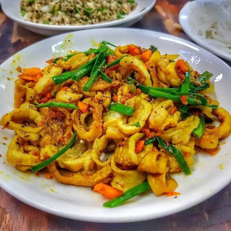 Chợ b&agrave; Hoa: Thi&ecirc;n đường đặc sản miền Trung giữa S&agrave;i G&ograve;n 5