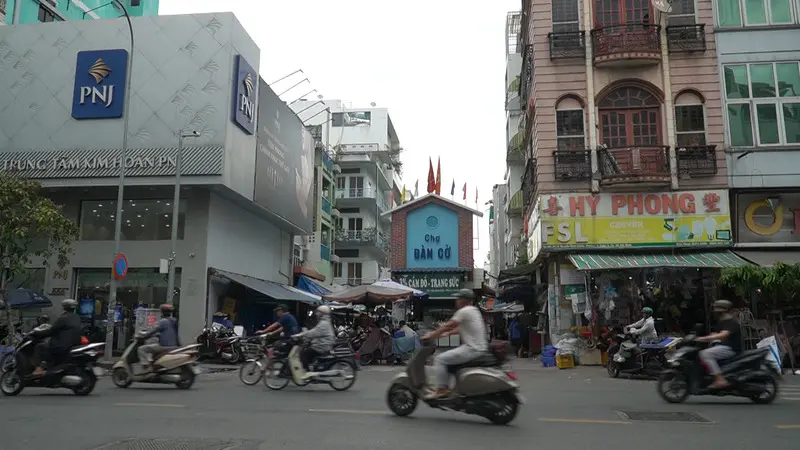 Chợ B&agrave;n Cờ, thi&ecirc;n đường d&agrave;nh cho những t&iacute;n đồ m&ecirc; h&agrave;ng secondhand 2