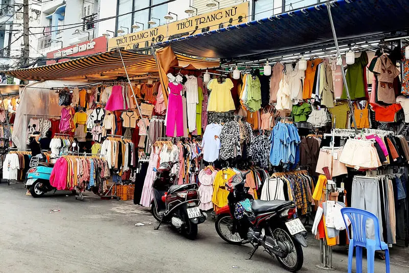 Chợ Hạnh Th&ocirc;ng T&acirc;y, thủ phủ thời trang gi&aacute; rẻ ngay tại S&agrave;i G&ograve;n 5