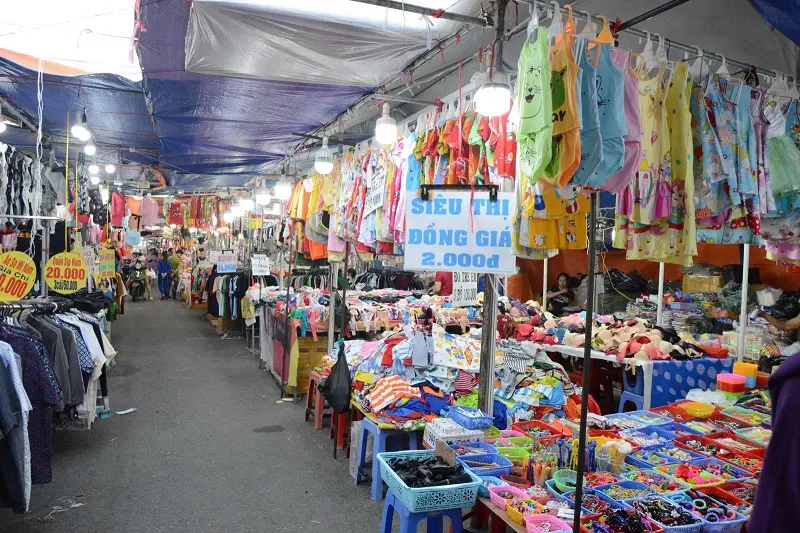 Chợ Ho&agrave;ng Hoa Th&aacute;m: Điểm đến mua sắm độc đ&aacute;o của S&agrave;i G&ograve;n 7