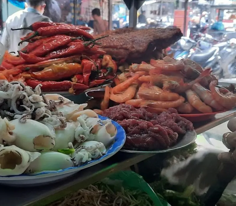 Chợ T&acirc;n Hương: Thi&ecirc;n đường mua sắm v&agrave; ẩm thực tại quận T&acirc;n Ph&uacute; 4