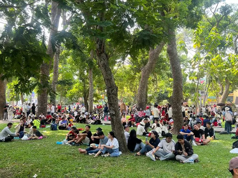 C&ocirc;ng vi&ecirc;n 30/4: Nơi tụ tập h&oacute;ng m&aacute;t cuối tuần ngay quận 1 5