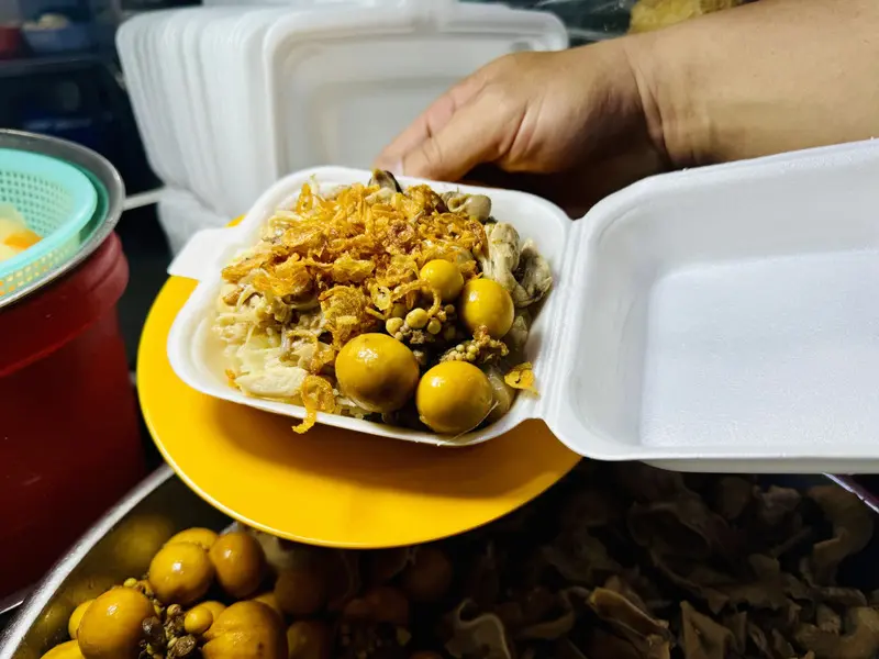 Food tour dọc tuyến metro số 1: Chặng dừng kh&aacute;m ph&aacute; từng hương vị 3