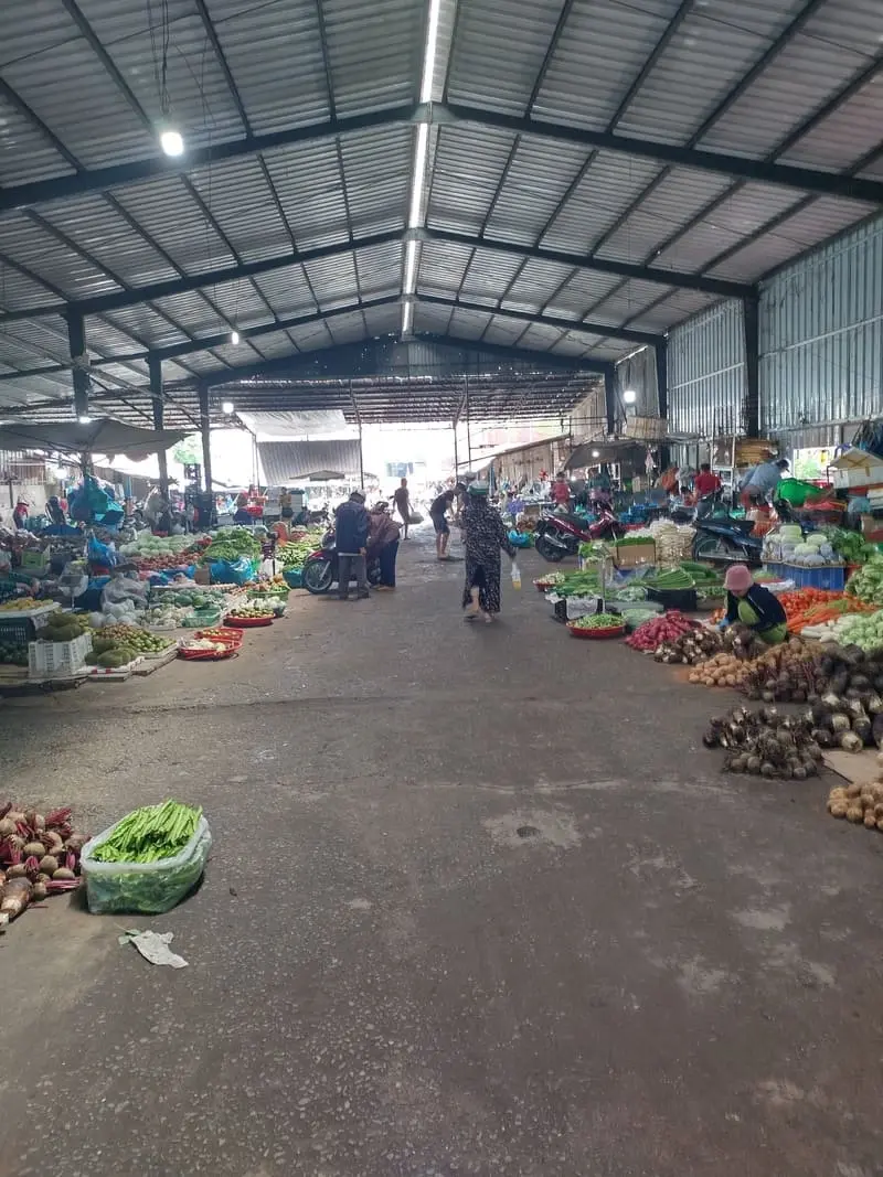Kh&aacute;m ph&aacute; 8 khu chợ G&ograve; Vấp sầm uất m&agrave; bạn n&ecirc;n gh&eacute; thử một lần 6