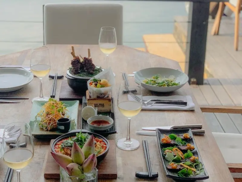 Kh&aacute;m ph&aacute; The Deck Saigon: Nh&agrave; h&agrave;ng sang trọng b&ecirc;n bờ s&ocirc;ng S&agrave;i G&ograve;n 2