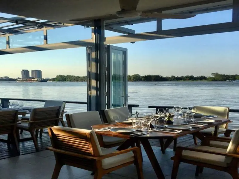 Kh&aacute;m ph&aacute; The Deck Saigon: Nh&agrave; h&agrave;ng sang trọng b&ecirc;n bờ s&ocirc;ng S&agrave;i G&ograve;n 3