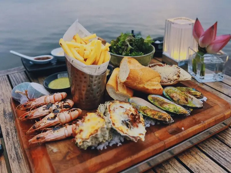 Kh&aacute;m ph&aacute; The Deck Saigon: Nh&agrave; h&agrave;ng sang trọng b&ecirc;n bờ s&ocirc;ng S&agrave;i G&ograve;n 5