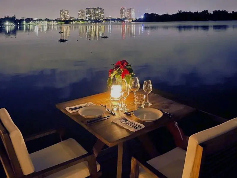 Kh&aacute;m ph&aacute; The Deck Saigon: Nh&agrave; h&agrave;ng sang trọng b&ecirc;n bờ s&ocirc;ng S&agrave;i G&ograve;n 6