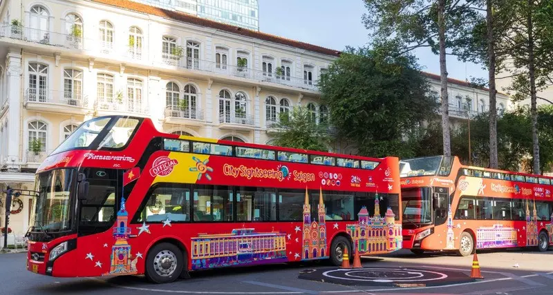 Kinh nghiệm đi xe bu&yacute;t 2 tầng Hop On Hop Off S&agrave;i G&ograve;n 3