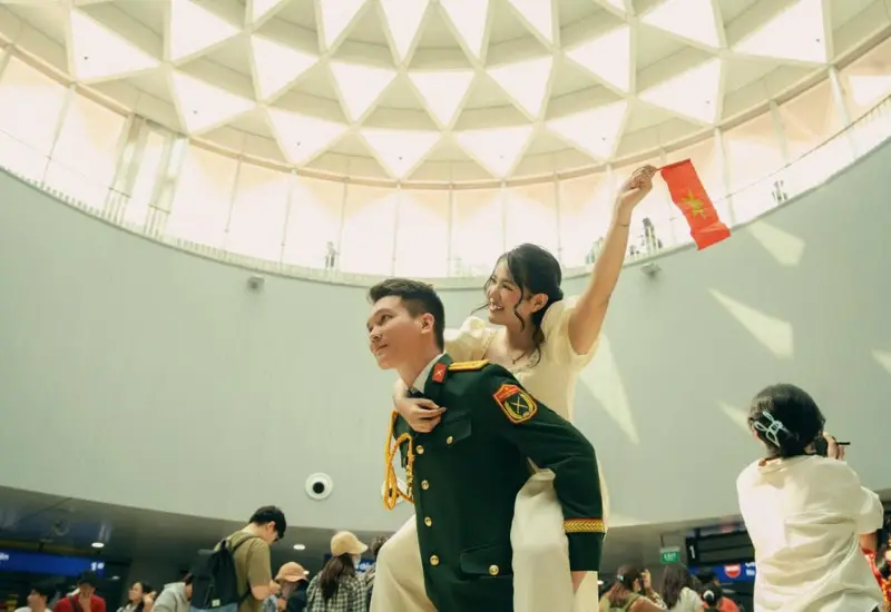 Loạt g&oacute;c check-in cực điện ảnh tại metro Bến Th&agrave;nh Suối Ti&ecirc;n 5
