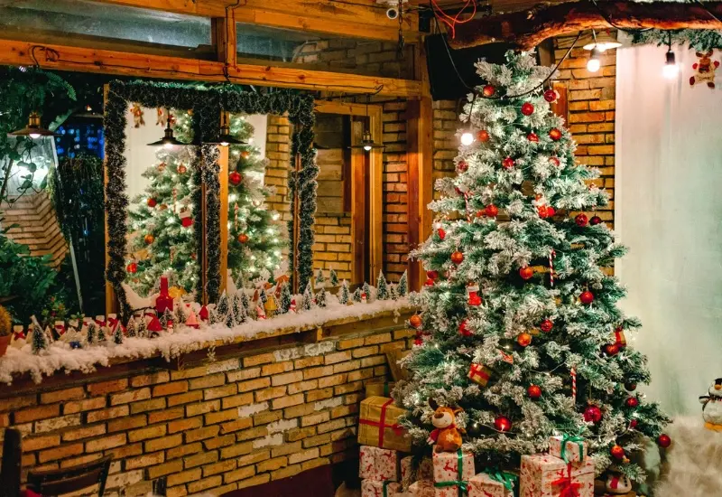 Lưu ngay 9 Rooftop trang tr&iacute; Noel si&ecirc;u đẹp tại S&agrave;i G&ograve;n 7