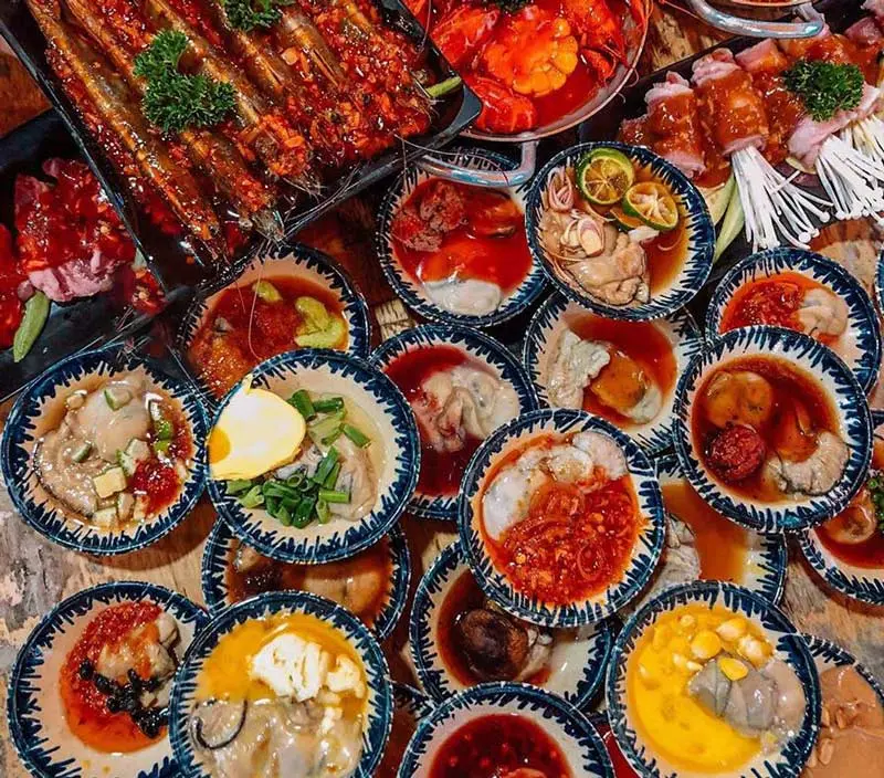Phố ẩm thực Vĩnh Khánh, địa điểm ăn chơi quen thuộc của giới trẻ quận 4 10