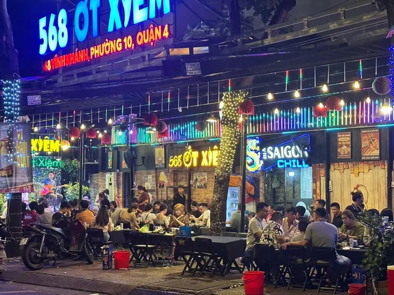 Phố ẩm thực Vĩnh Khánh, địa điểm ăn chơi quen thuộc của giới trẻ quận 4 9