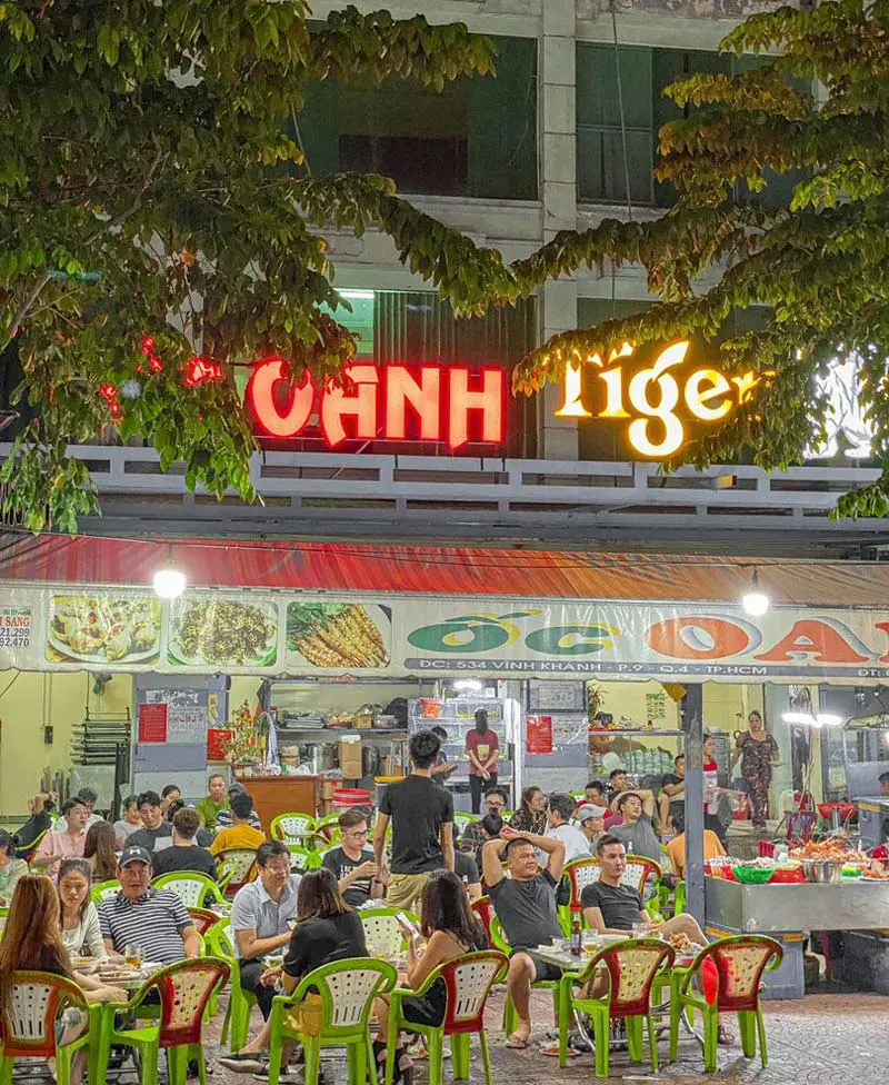 Phố ẩm thực Vĩnh Khánh, địa điểm ăn chơi quen thuộc của giới trẻ quận 4 3