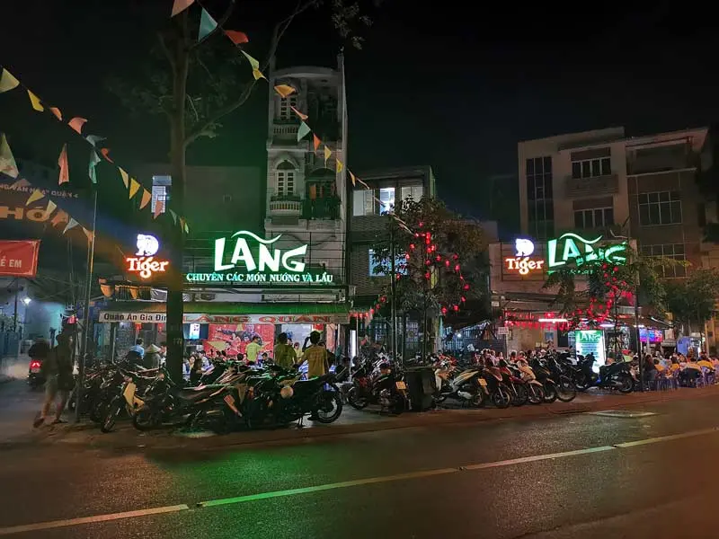 Phố ẩm thực Vĩnh Khánh, địa điểm ăn chơi quen thuộc của giới trẻ quận 4 8