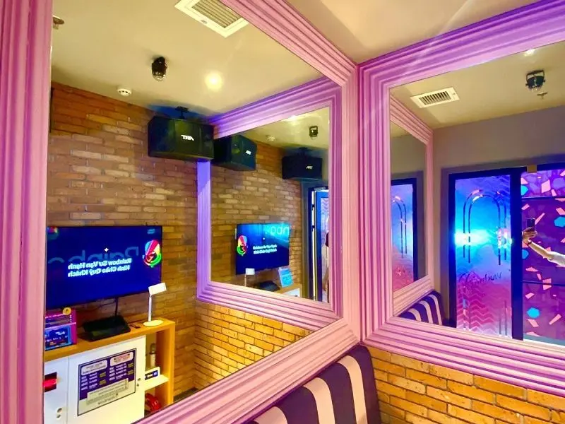 Review Karaoke Rainbow tại TP.HCM &ndash; H&aacute;t cực đ&atilde;, gi&aacute; cực mềm 4
