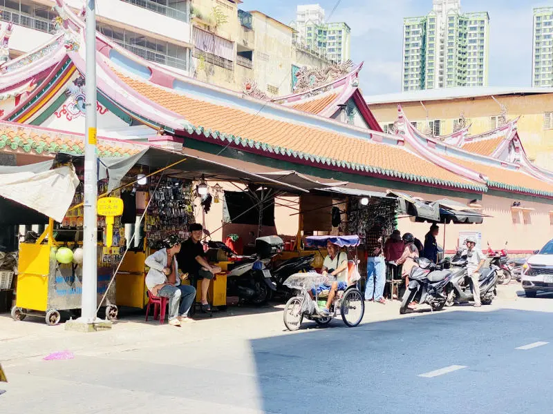 Tham quan chợ Ph&ugrave;ng Hưng gần trăm năm tuổi tại S&agrave;i th&agrave;nh 3