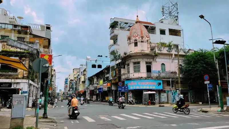 Tham quan chợ Ph&ugrave;ng Hưng gần trăm năm tuổi tại S&agrave;i th&agrave;nh 4