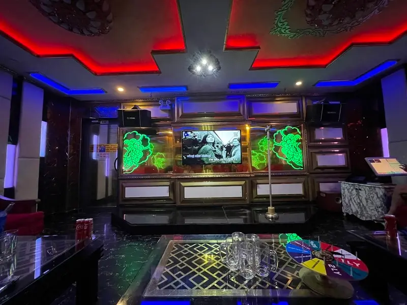 Top 4 địa chỉ karaoke quận 8 để ca h&aacute;t thỏa th&iacute;ch c&ugrave;ng hội bạn 2