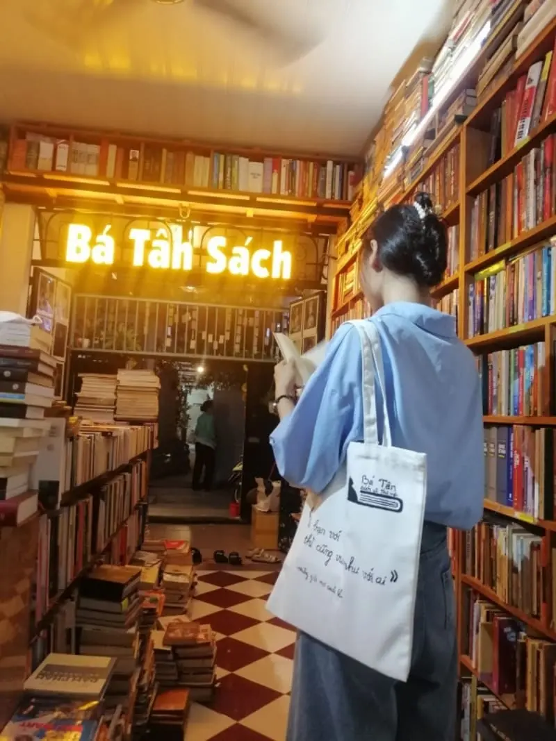 Top 8 tiệm sách cũ nổi tiếng ở TP.HCM bạn không thể bỏ qua 2